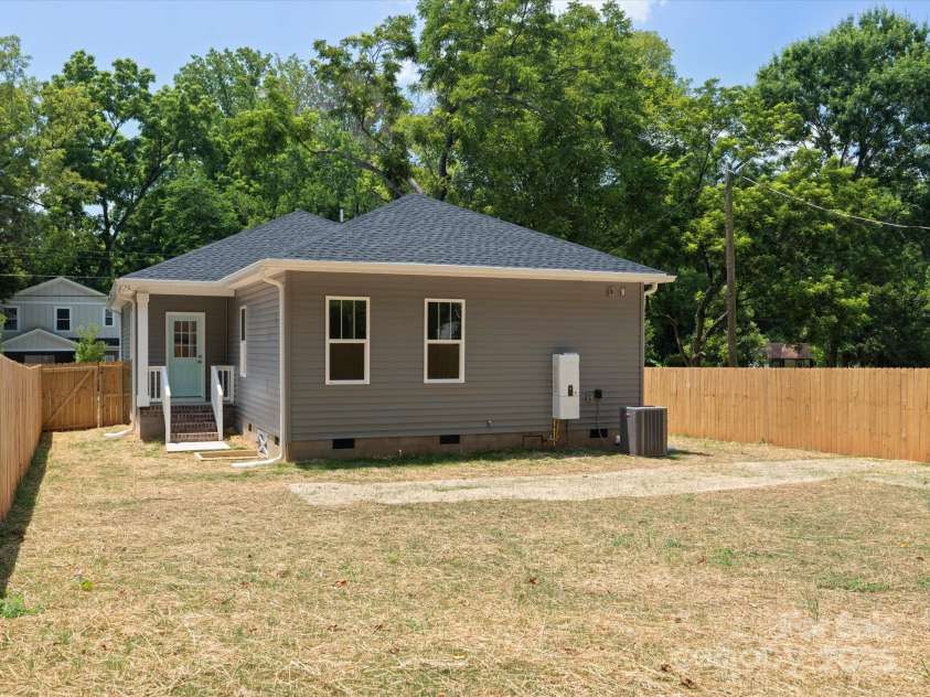 4111 Rutgers Avenue, Charlotte, NC 28206.  MLS# CAR4280280, YatesRealty ID 25136. 