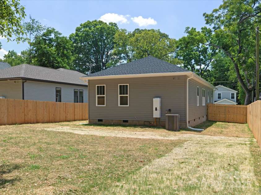 4111 Rutgers Avenue, Charlotte, NC 28206.  MLS# CAR4280280, YatesRealty ID 25136. 