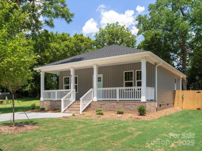 4111 Rutgers Avenue, Charlotte, NC 28206.  MLS# CAR4280280, YatesRealty ID 25136. 