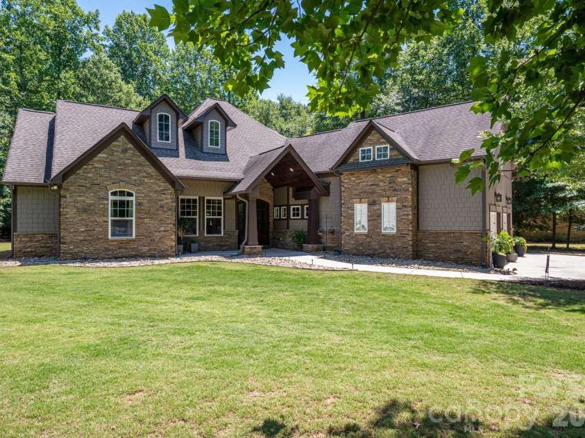 489 Evergreen Road, Lake Wylie, SC 29710.  MLS# CAR4383228, YatesRealty ID 25136. 
