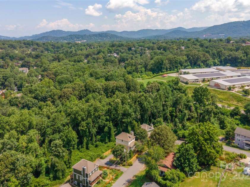20 Cross Place, Asheville, NC 28801.  MLS# CAR4279844, YatesRealty ID 25137. 360 degree mountain views
