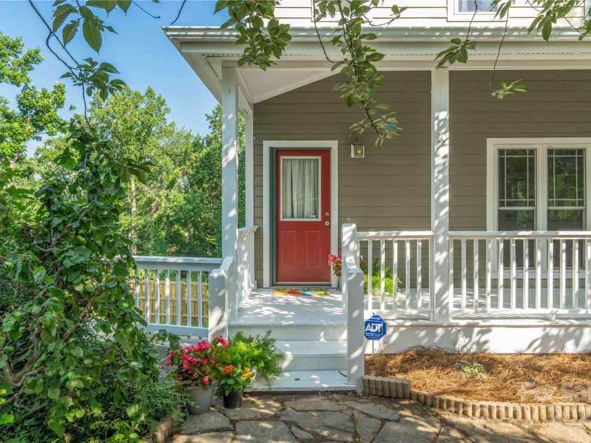 20 Cross Place, Asheville, NC 28801.  MLS# CAR4279844, YatesRealty ID 25137. 