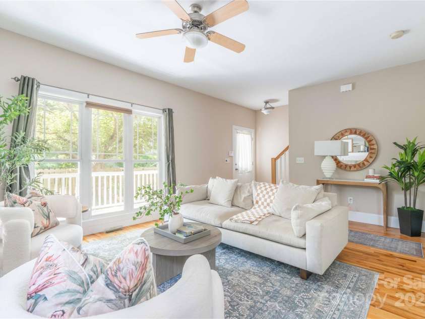 20 Cross Place, Asheville, NC 28801.  MLS# CAR4279844, YatesRealty ID 25137. 