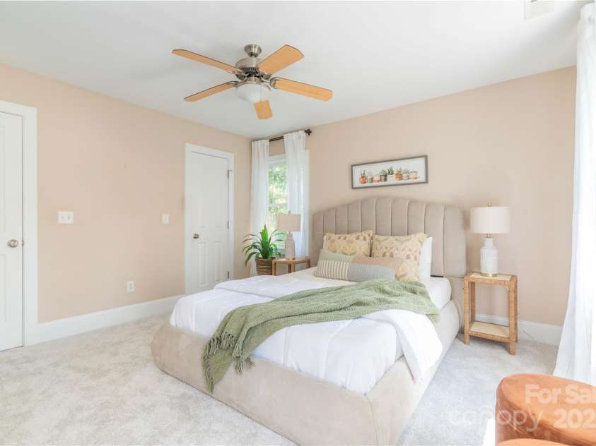 20 Cross Place, Asheville, NC 28801.  MLS# CAR4279844, YatesRealty ID 25137. 