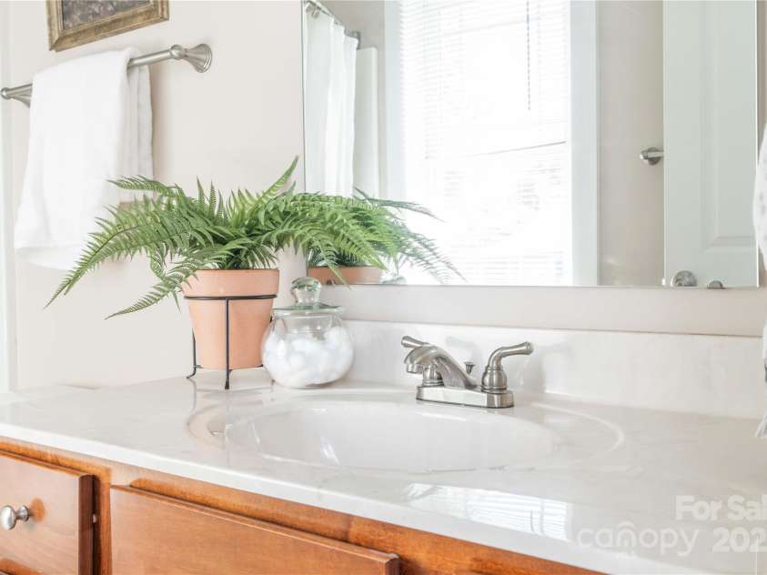 20 Cross Place, Asheville, NC 28801.  MLS# CAR4279844, YatesRealty ID 25137. 