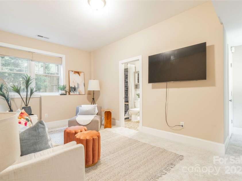 20 Cross Place, Asheville, NC 28801.  MLS# CAR4279844, YatesRealty ID 25137. 