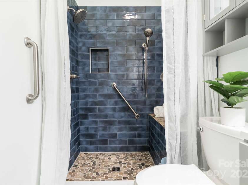 20 Cross Place, Asheville, NC 28801.  MLS# CAR4279844, YatesRealty ID 25137. 