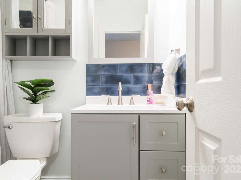 20 Cross Place, Asheville, NC 28801.  MLS# CAR4279844, YatesRealty ID 25137. 