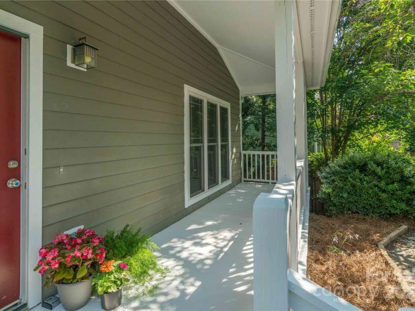 20 Cross Place, Asheville, NC 28801.  MLS# CAR4279844, YatesRealty ID 25137. 