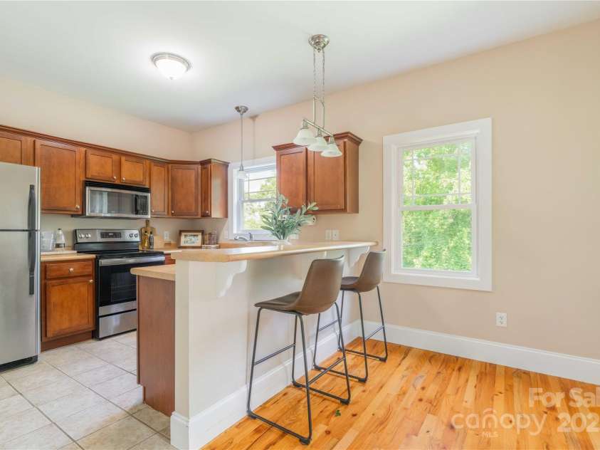20 Cross Place, Asheville, NC 28801.  MLS# CAR4279844, YatesRealty ID 25137. Kitchen with bar seating