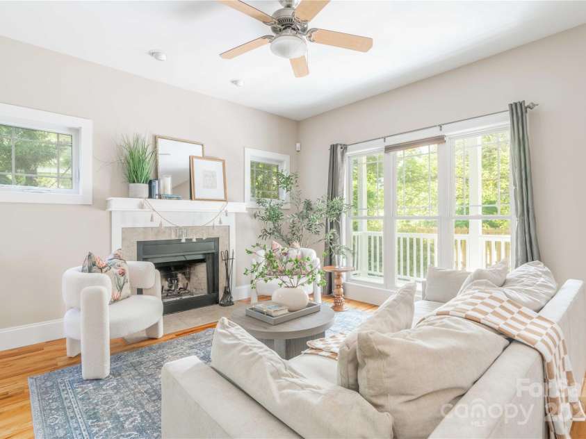 20 Cross Place, Asheville, NC 28801.  MLS# CAR4279844, YatesRealty ID 25137. Loads of natural light!