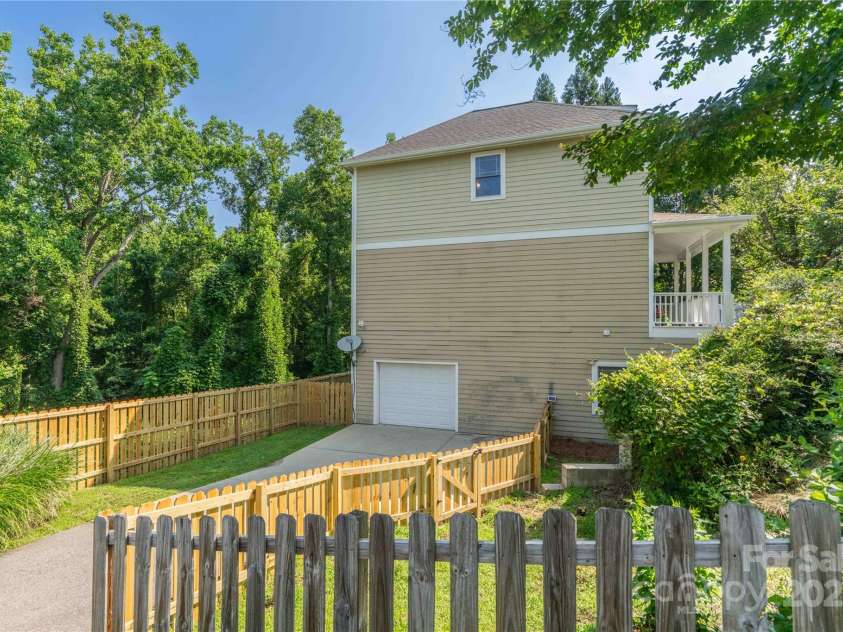 20 Cross Place, Asheville, NC 28801.  MLS# CAR4279844, YatesRealty ID 25137. Off street driveway parking with garage