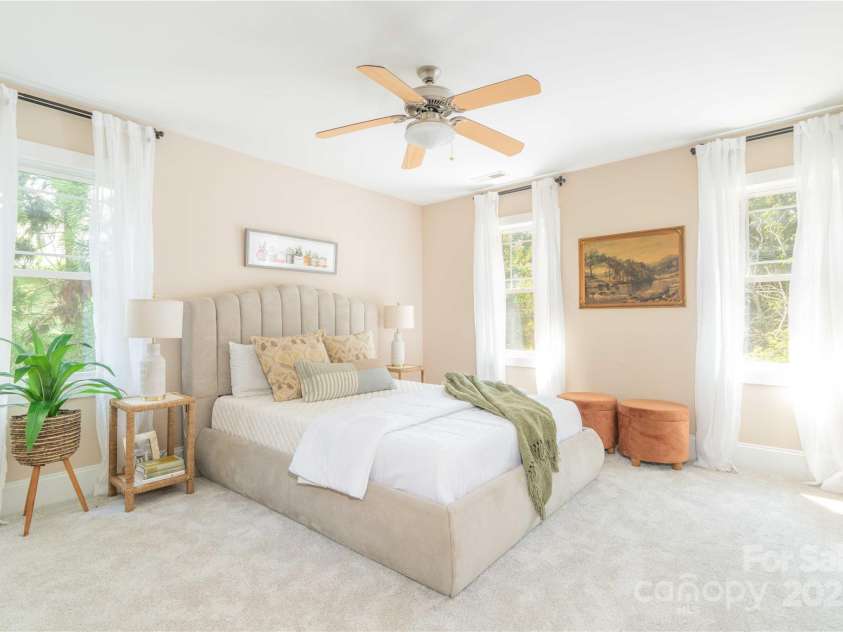 20 Cross Place, Asheville, NC 28801.  MLS# CAR4279844, YatesRealty ID 25137. Primary bedroom