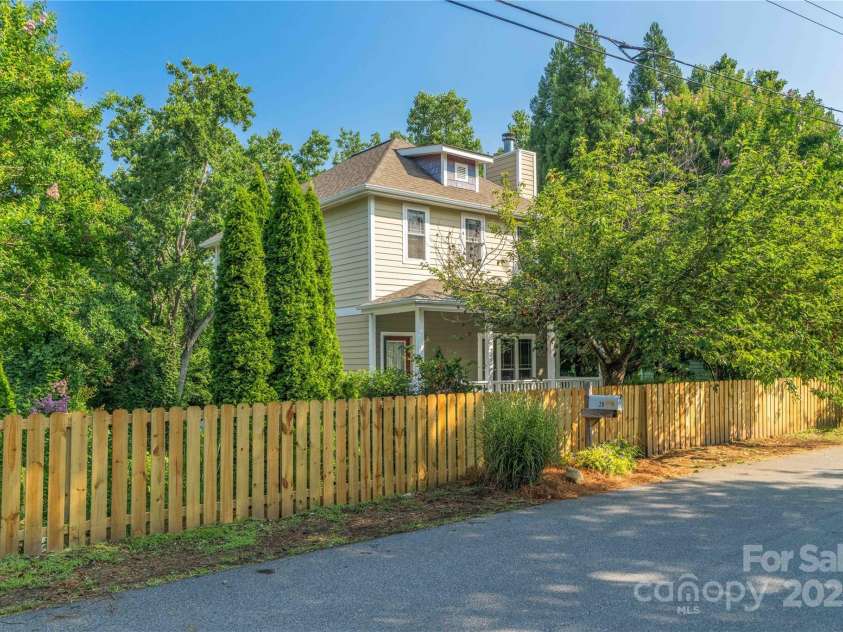 20 Cross Place, Asheville, NC 28801.  MLS# CAR4279844, YatesRealty ID 25137. This quaint home has a new fence!