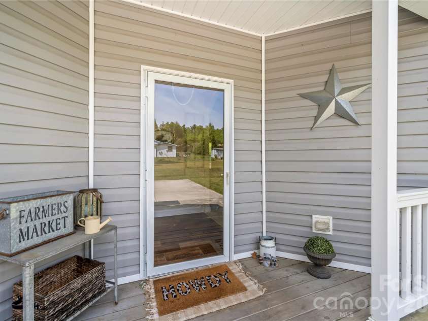 111 Robin Street, Hendersonville, NC 28739.  MLS# CAR4379311, YatesRealty ID 25138. 