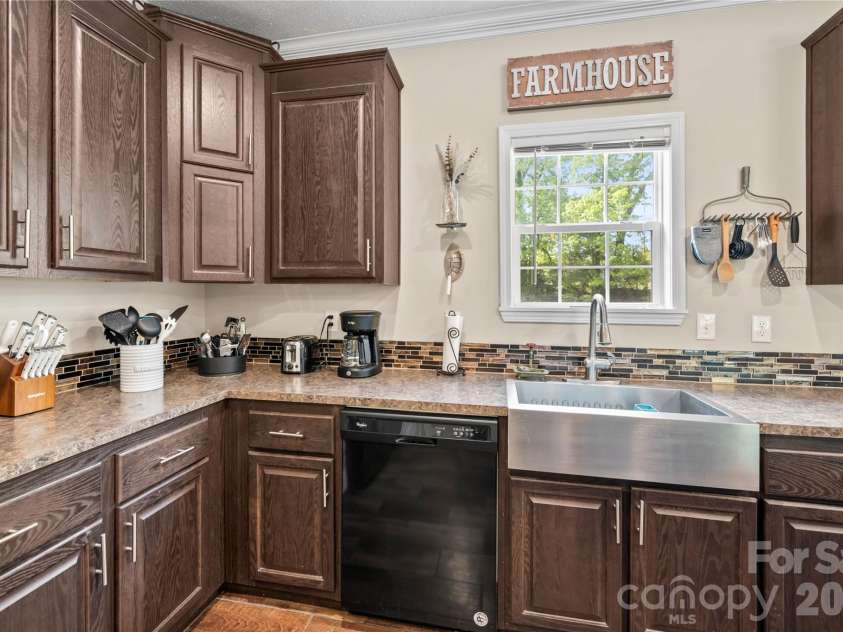 111 Robin Street, Hendersonville, NC 28739.  MLS# CAR4379311, YatesRealty ID 25138. Kitchen