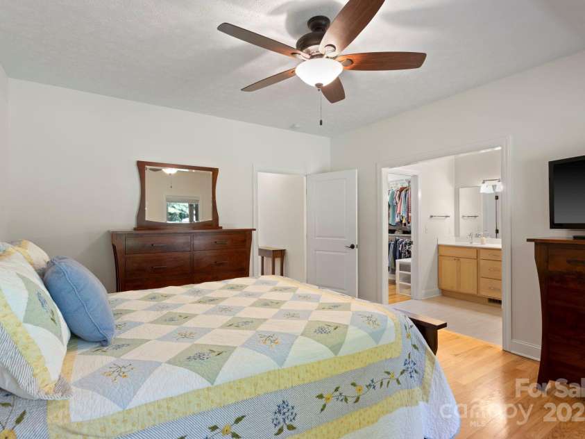 99 Pinecrest Estates Drive, Flat Rock, NC 28731.  MLS# CAR4280073, YatesRealty ID 25138. 
