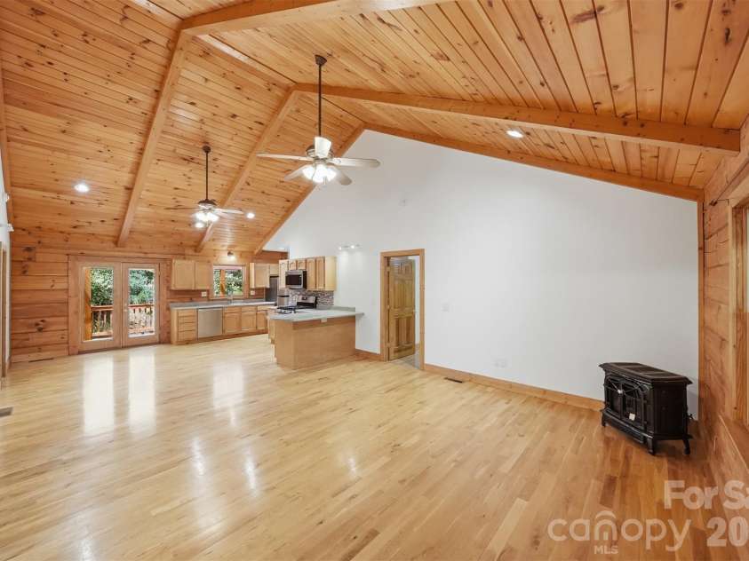 6220 Sunny Drive, Newland, NC 28657.  MLS# CAR4377028, YatesRealty ID 25139. 