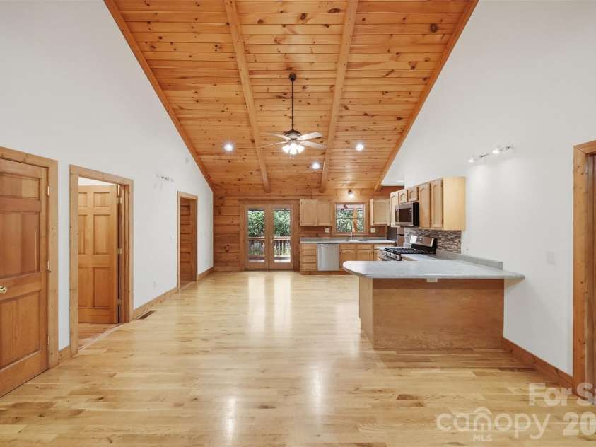 6220 Sunny Drive, Newland, NC 28657.  MLS# CAR4377028, YatesRealty ID 25139. 