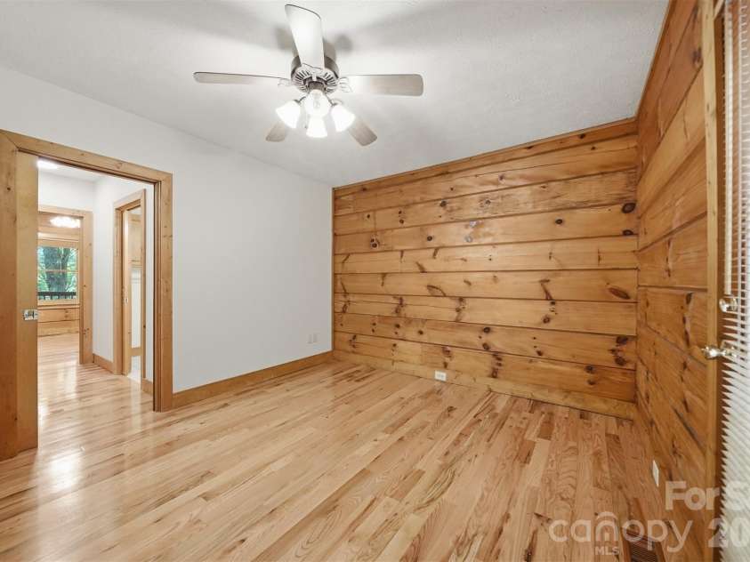 6220 Sunny Drive, Newland, NC 28657.  MLS# CAR4377028, YatesRealty ID 25139. 