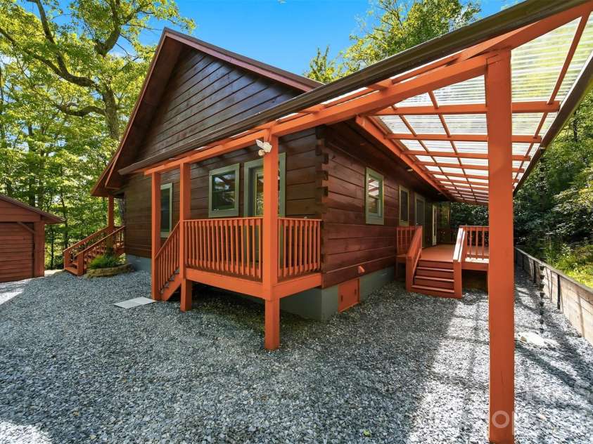 6220 Sunny Drive, Newland, NC 28657.  MLS# CAR4377028, YatesRealty ID 25139. 