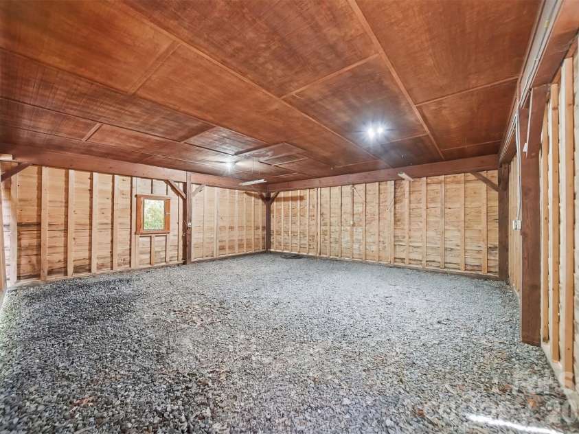 6220 Sunny Drive, Newland, NC 28657.  MLS# CAR4377028, YatesRealty ID 25139. 