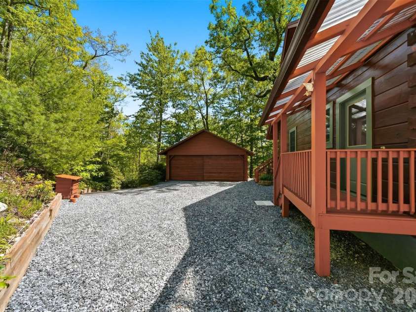 6220 Sunny Drive, Newland, NC 28657.  MLS# CAR4377028, YatesRealty ID 25139. 