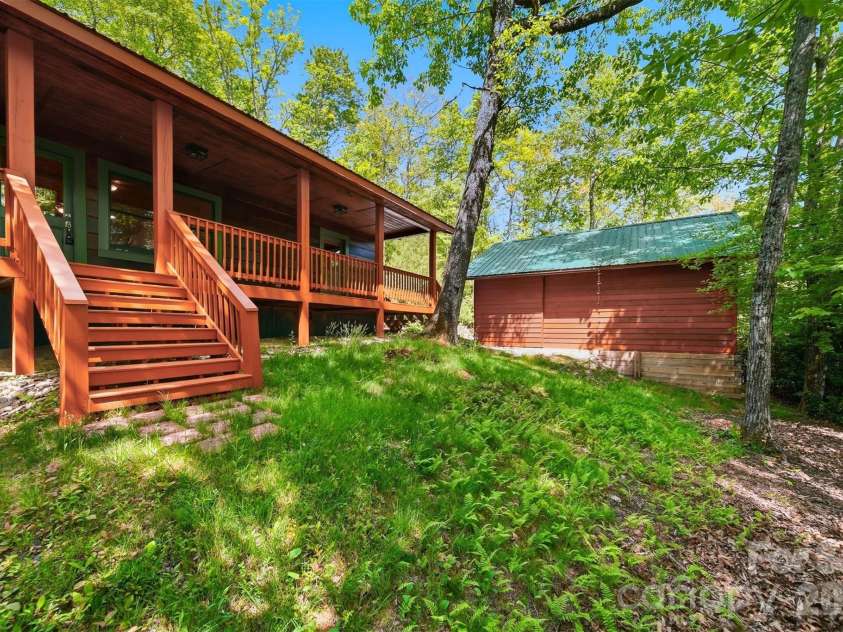 6220 Sunny Drive, Newland, NC 28657.  MLS# CAR4377028, YatesRealty ID 25139. 