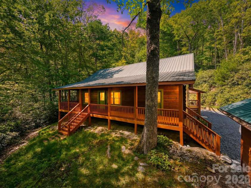 6220 Sunny Drive, Newland, NC 28657.  MLS# CAR4377028, YatesRealty ID 25139. 