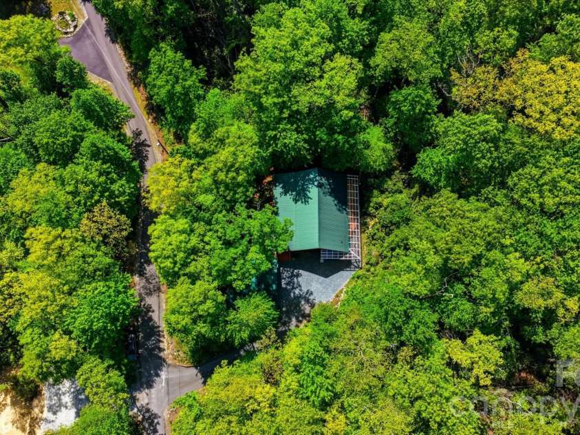 6220 Sunny Drive, Newland, NC 28657.  MLS# CAR4377028, YatesRealty ID 25139. 