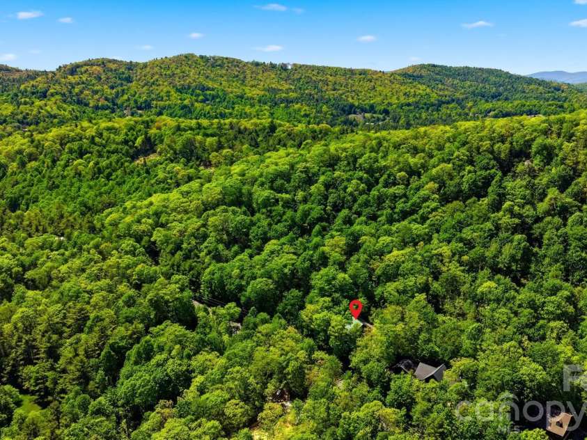 6220 Sunny Drive, Newland, NC 28657.  MLS# CAR4377028, YatesRealty ID 25139. 