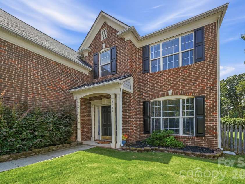 7724 Dinniston Drive, Huntersville, NC 28078.  MLS# CAR4413809, YatesRealty ID 25140. 