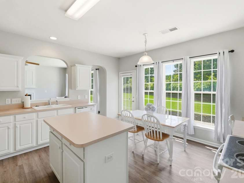 7724 Dinniston Drive, Huntersville, NC 28078.  MLS# CAR4413809, YatesRealty ID 25140. 