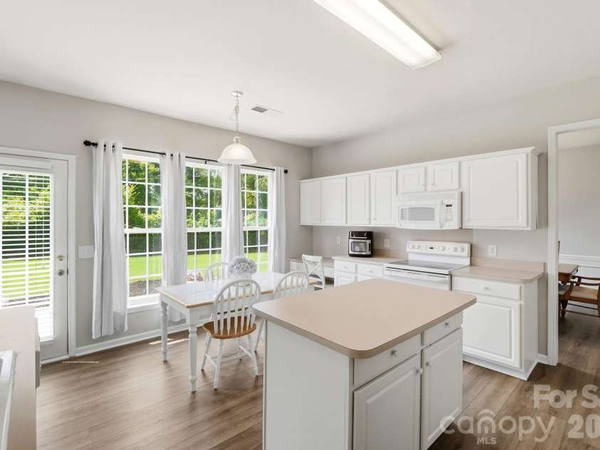7724 Dinniston Drive, Huntersville, NC 28078.  MLS# CAR4413809, YatesRealty ID 25140. 