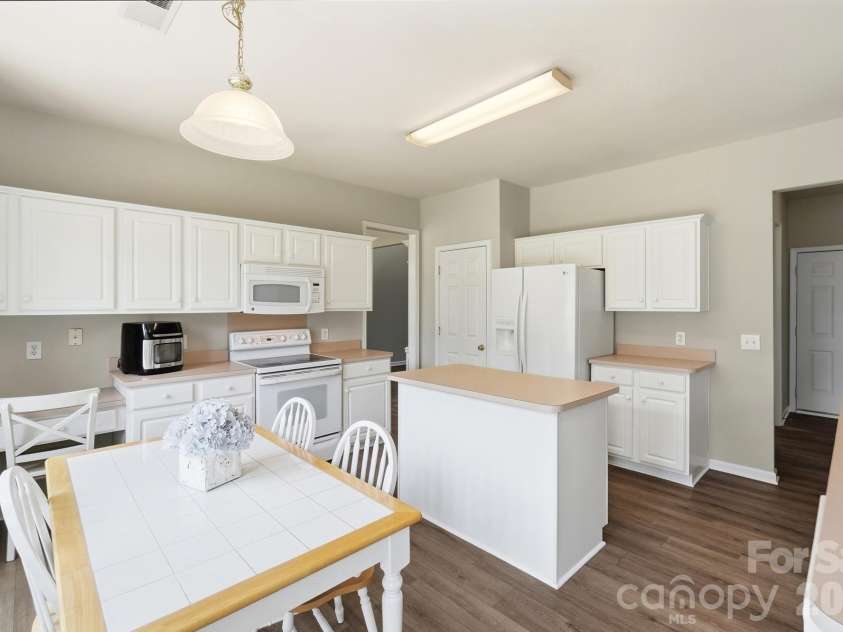 7724 Dinniston Drive, Huntersville, NC 28078.  MLS# CAR4413809, YatesRealty ID 25140. 