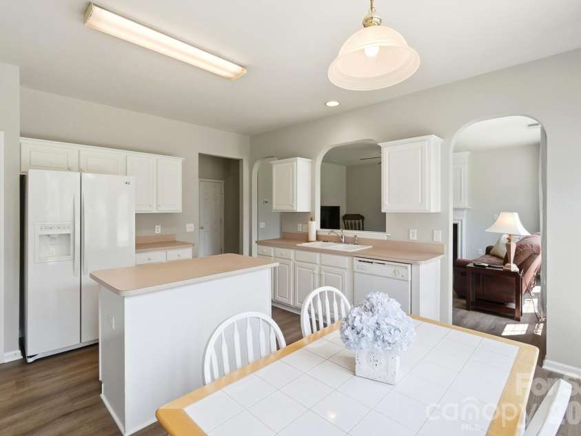 7724 Dinniston Drive, Huntersville, NC 28078.  MLS# CAR4413809, YatesRealty ID 25140. 