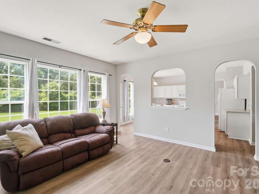 7724 Dinniston Drive, Huntersville, NC 28078.  MLS# CAR4413809, YatesRealty ID 25140. 