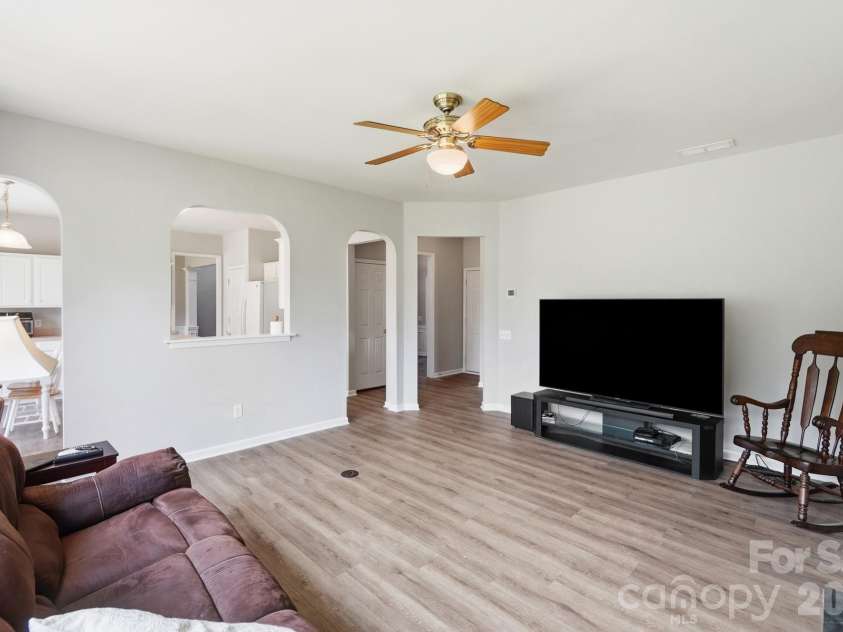 7724 Dinniston Drive, Huntersville, NC 28078.  MLS# CAR4413809, YatesRealty ID 25140. 