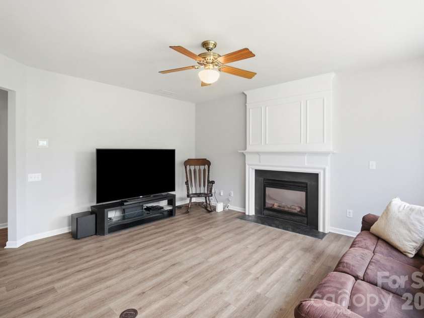 7724 Dinniston Drive, Huntersville, NC 28078.  MLS# CAR4413809, YatesRealty ID 25140. 