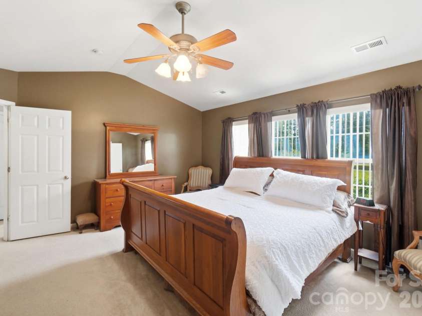 7724 Dinniston Drive, Huntersville, NC 28078.  MLS# CAR4413809, YatesRealty ID 25140. 