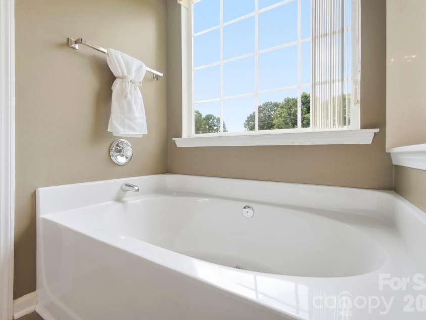 7724 Dinniston Drive, Huntersville, NC 28078.  MLS# CAR4413809, YatesRealty ID 25140. 
