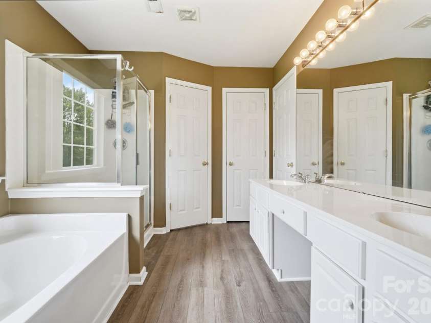 7724 Dinniston Drive, Huntersville, NC 28078.  MLS# CAR4413809, YatesRealty ID 25140. 