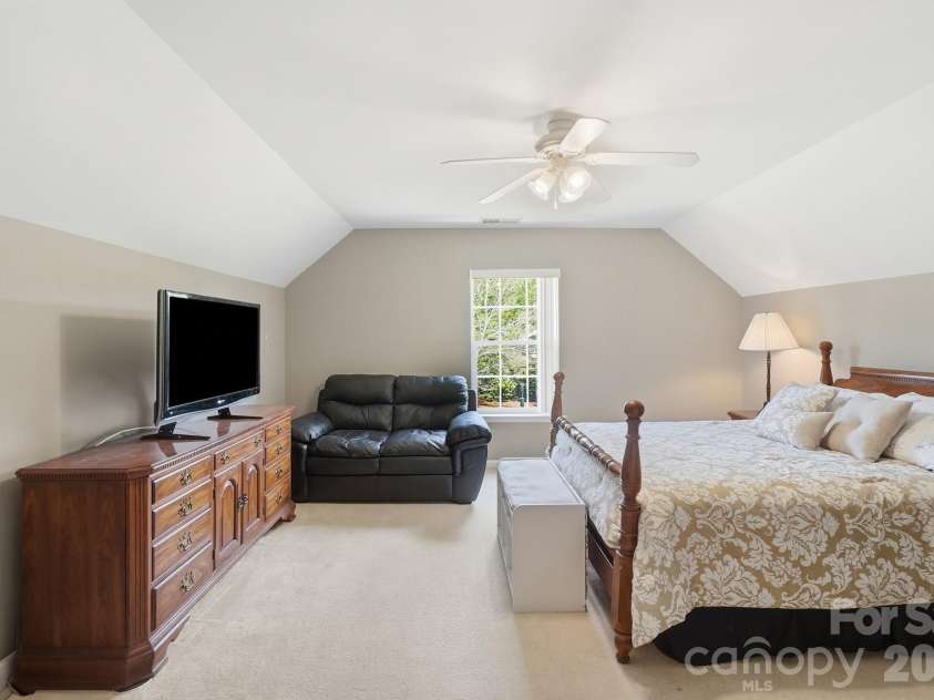 7724 Dinniston Drive, Huntersville, NC 28078.  MLS# CAR4413809, YatesRealty ID 25140. 