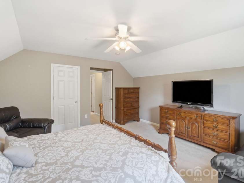 7724 Dinniston Drive, Huntersville, NC 28078.  MLS# CAR4413809, YatesRealty ID 25140. 