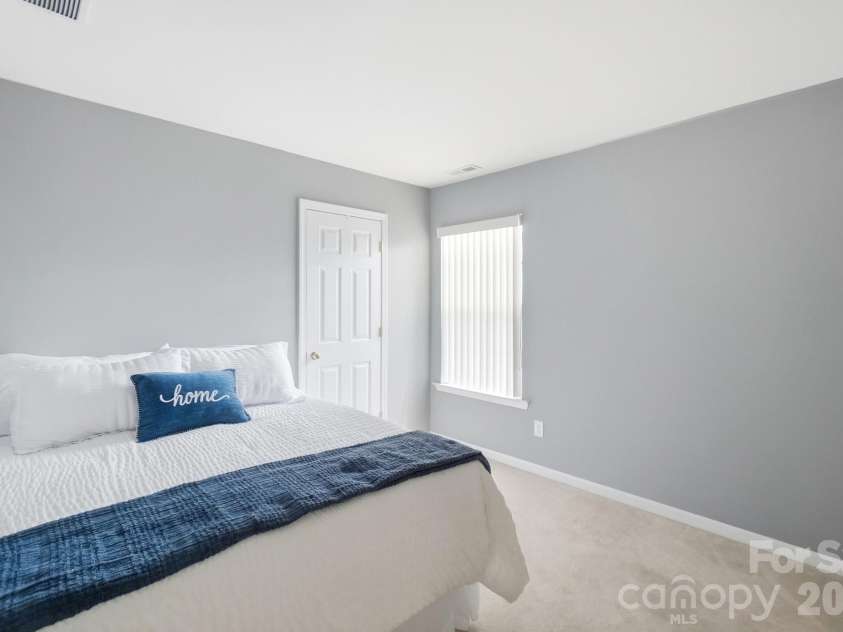 7724 Dinniston Drive, Huntersville, NC 28078.  MLS# CAR4413809, YatesRealty ID 25140. 