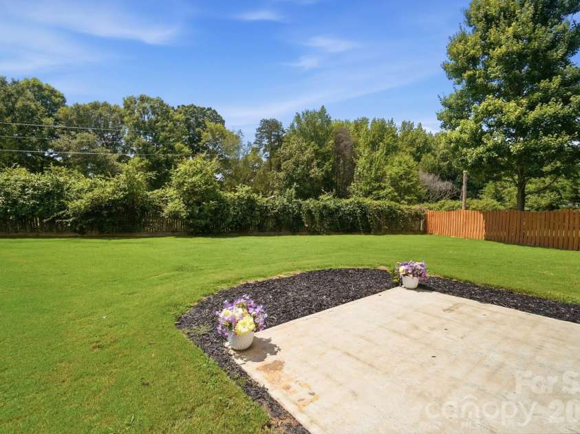 7724 Dinniston Drive, Huntersville, NC 28078.  MLS# CAR4413809, YatesRealty ID 25140. 