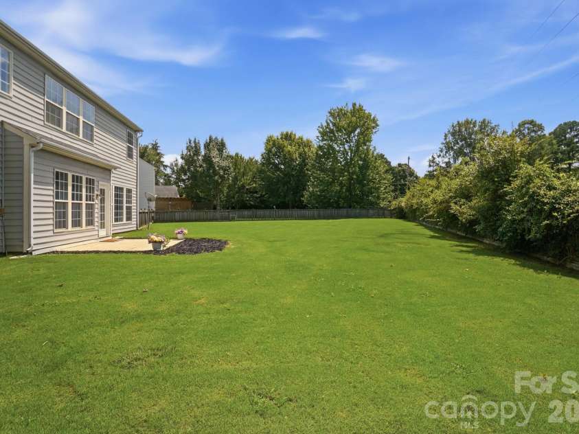 7724 Dinniston Drive, Huntersville, NC 28078.  MLS# CAR4413809, YatesRealty ID 25140. 