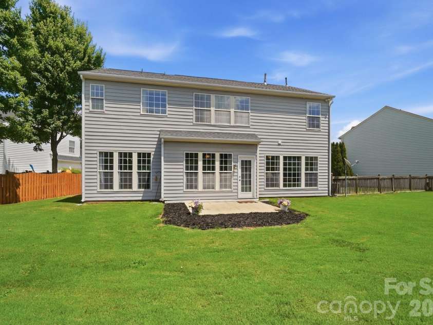 7724 Dinniston Drive, Huntersville, NC 28078.  MLS# CAR4413809, YatesRealty ID 25140. 