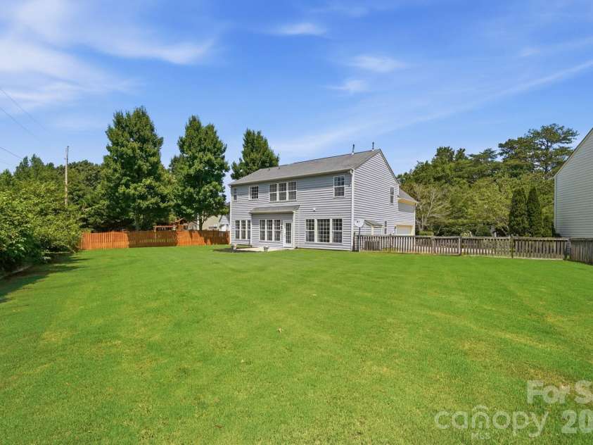 7724 Dinniston Drive, Huntersville, NC 28078.  MLS# CAR4413809, YatesRealty ID 25140. 