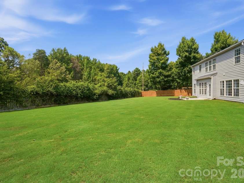 7724 Dinniston Drive, Huntersville, NC 28078.  MLS# CAR4413809, YatesRealty ID 25140. 